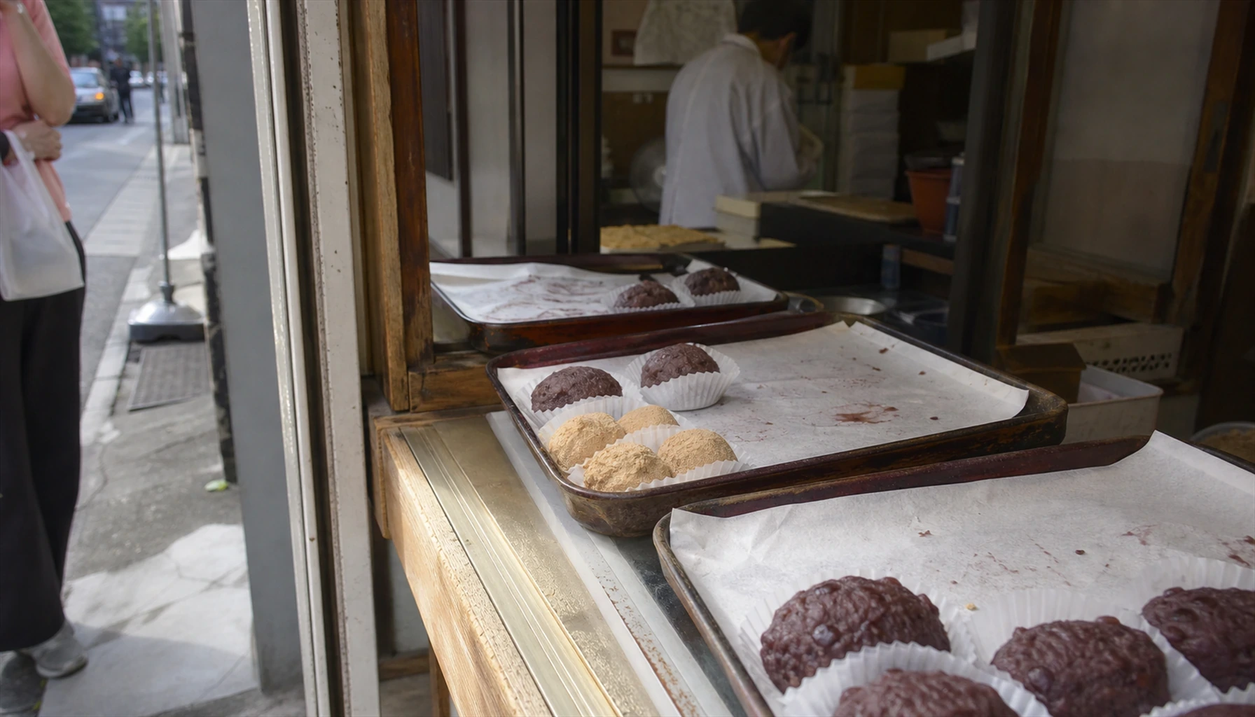 Visuel éditorial photoréaliste sur À Tokyo, l'ohagi qui se vend avant midi intrigue, rubrique Cuisine pour Yamazaki